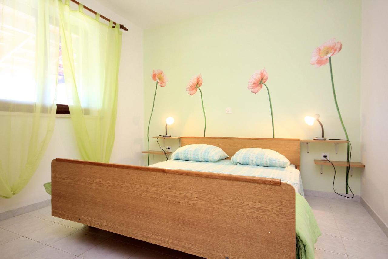Apartment Tri Zala 174B Zrnovo Екстериор снимка